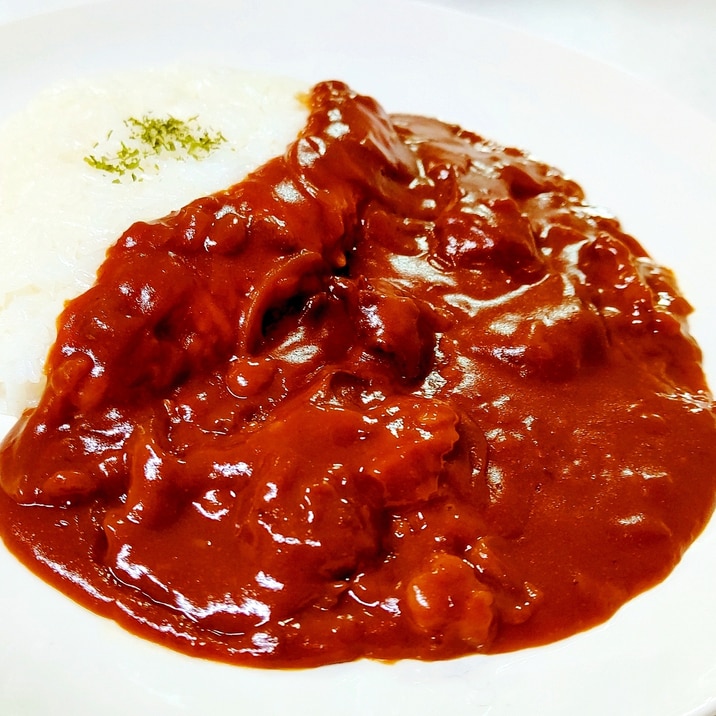 【赤ワインで深い味わい】牛すじ煮込みカレー